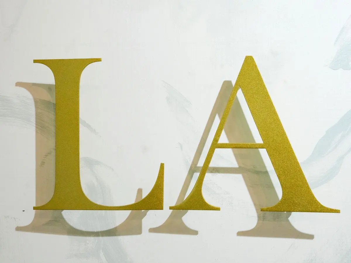 LA vie美容店形象牆招牌 2