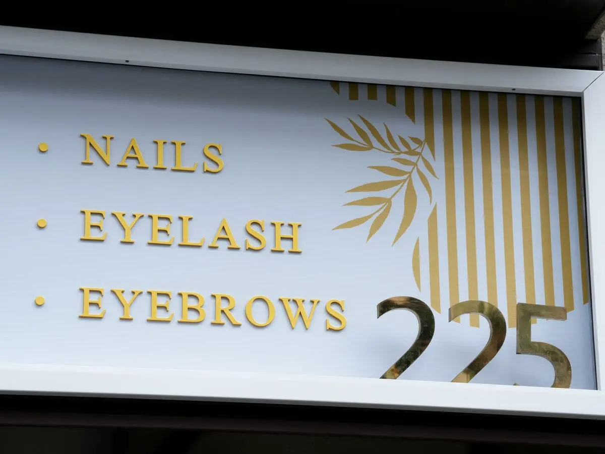 LA vie美容店招牌 13