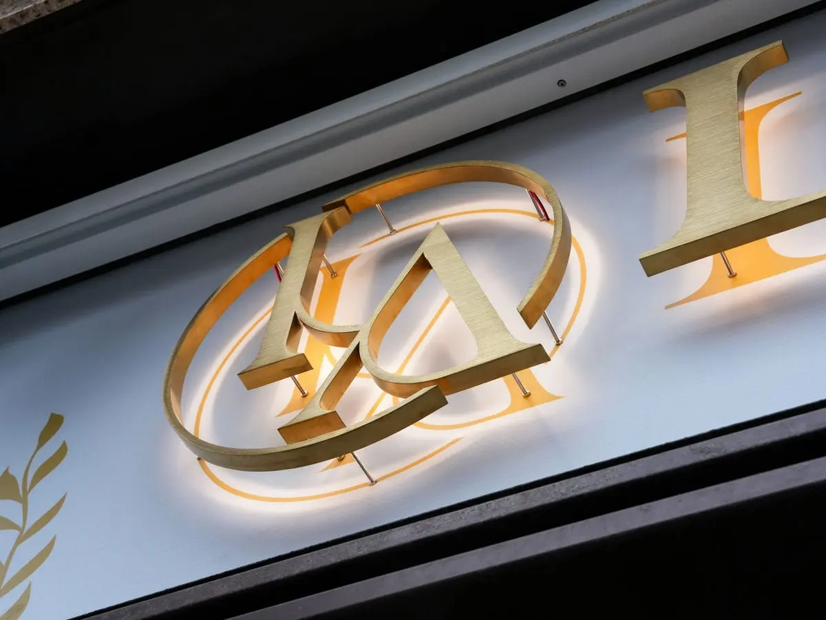 LA vie美容店招牌 2