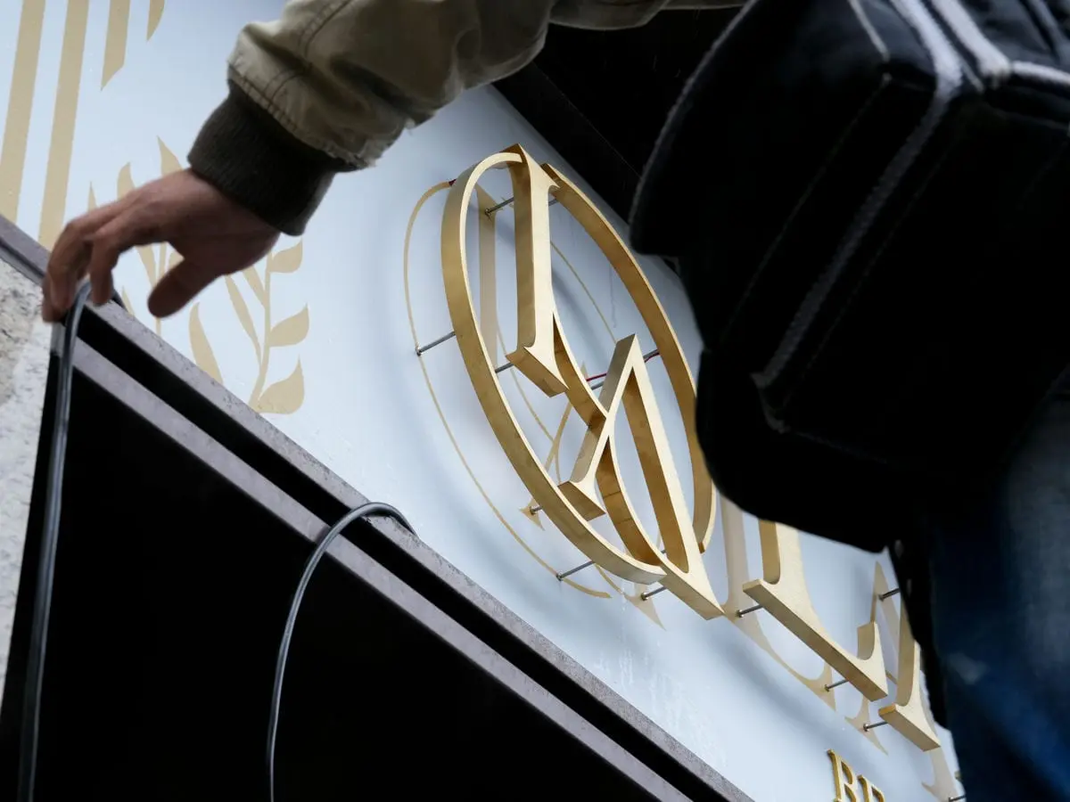 LA vie美容店招牌 28