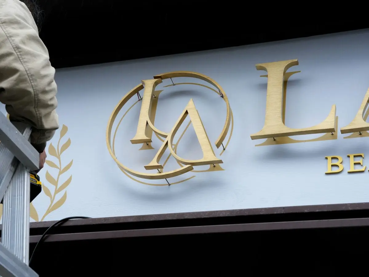 LA vie美容店招牌 29