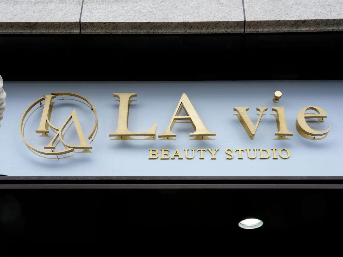 LA vie美容店招牌 30