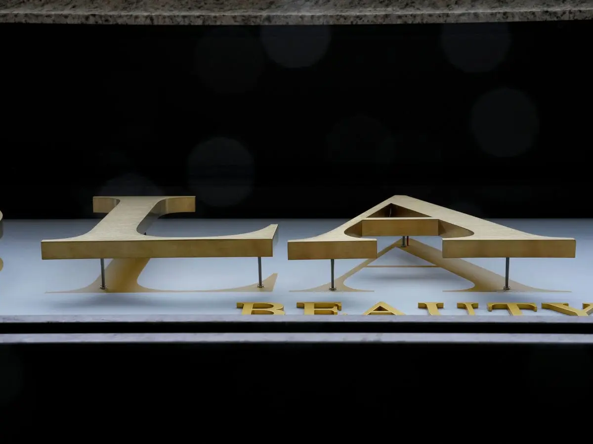 LA vie美容店招牌 31