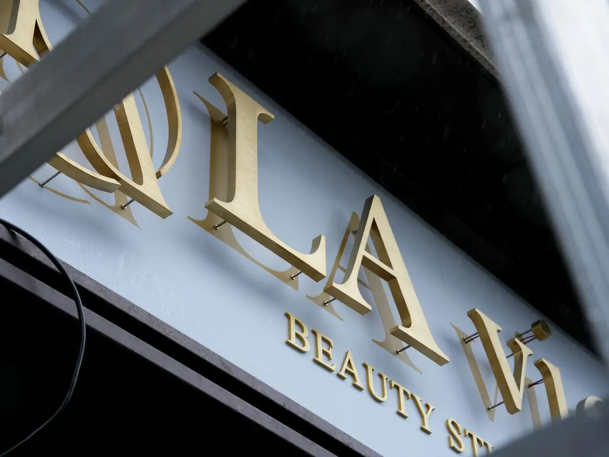 LA vie美容店招牌 33