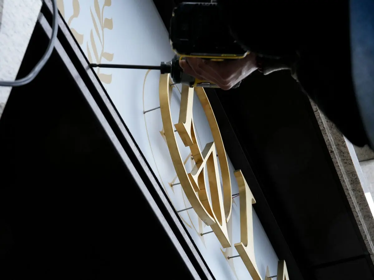 LA vie美容店招牌 36