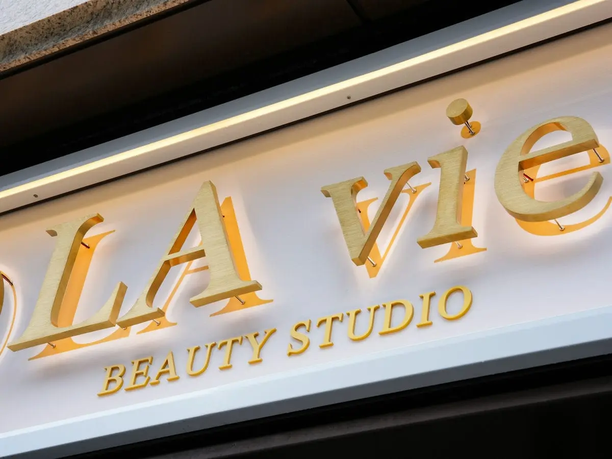 LA vie美容店招牌 4