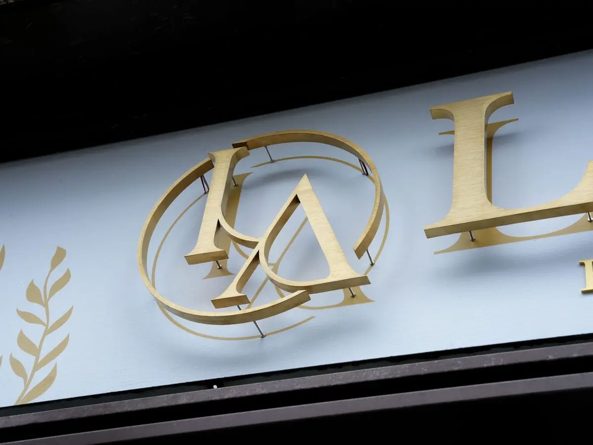 LA vie美容店招牌 41