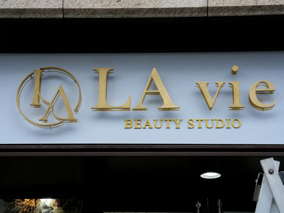 LA vie美容店招牌 42