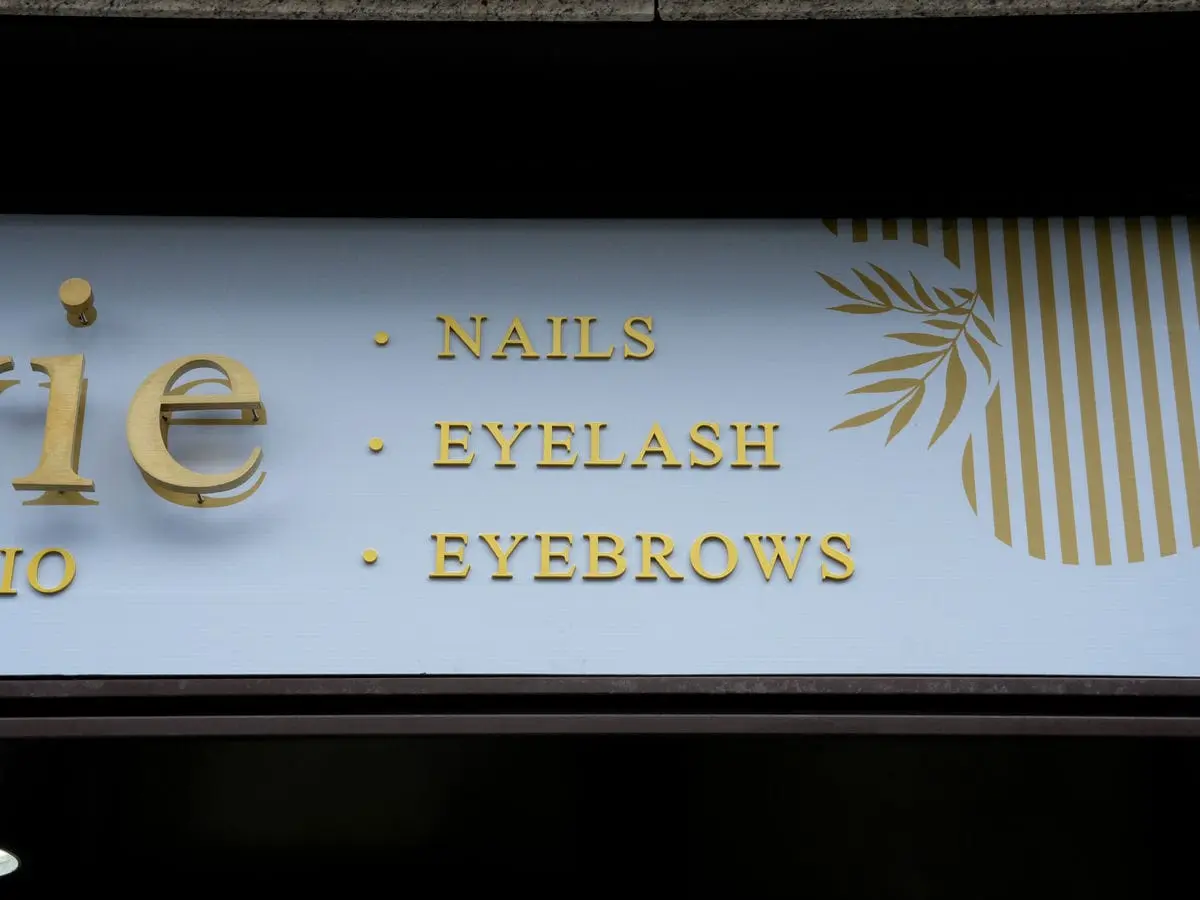 LA vie美容店招牌 43