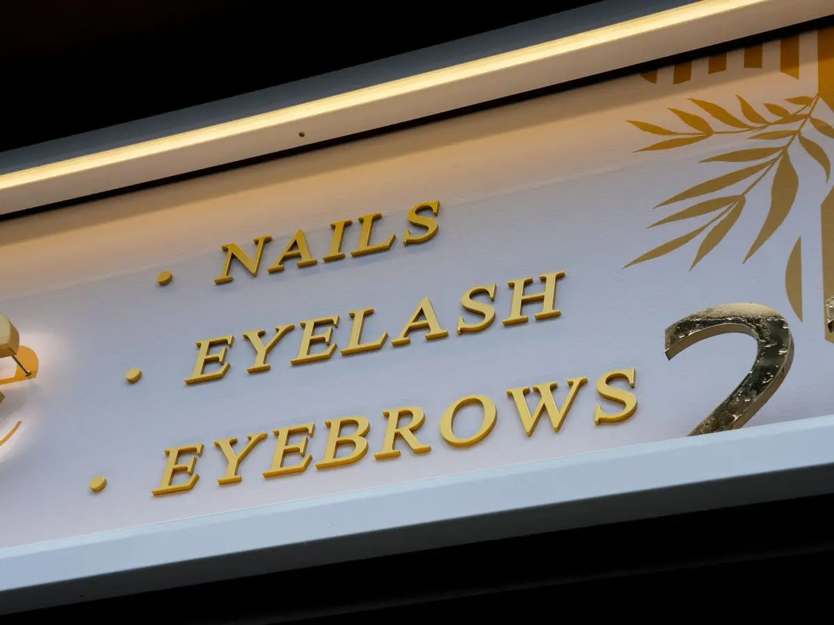 LA vie美容店招牌 45