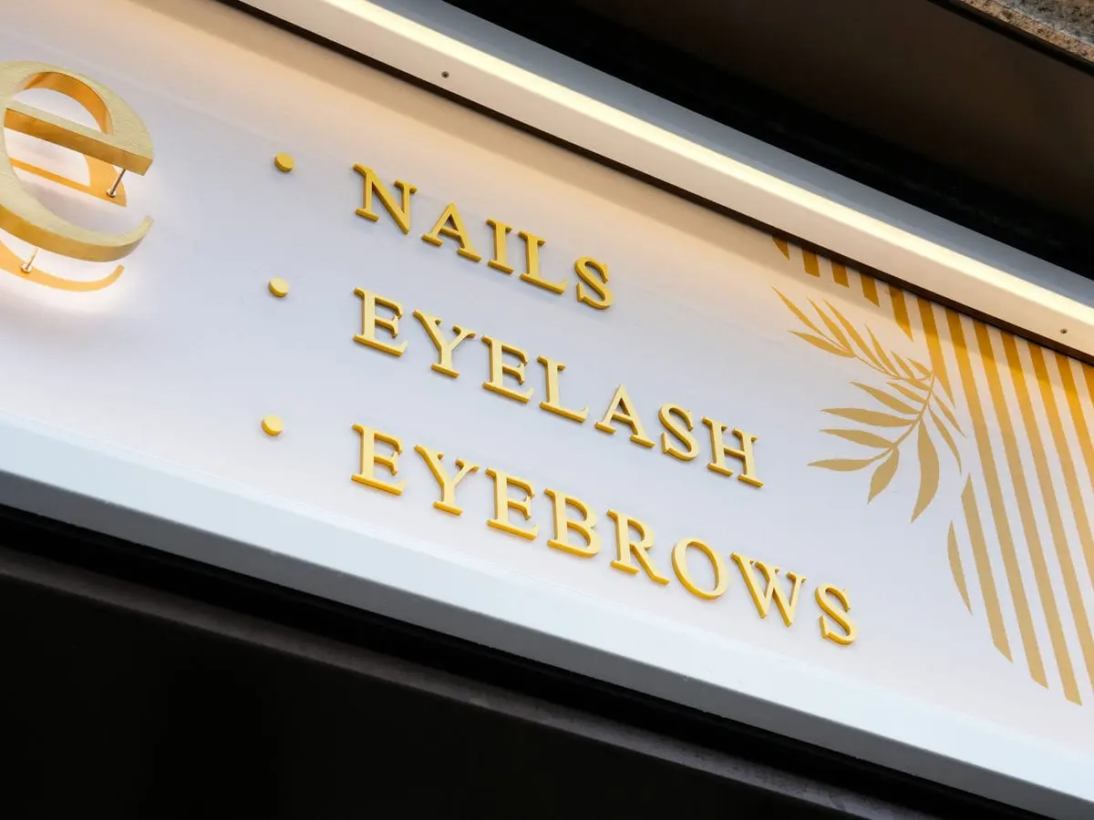 LA vie美容店招牌 5