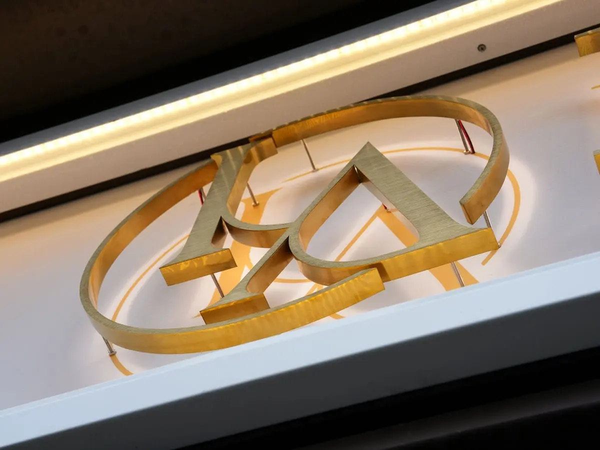 LA vie美容店招牌 6