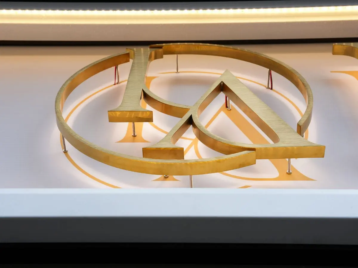 LA vie美容店招牌 7