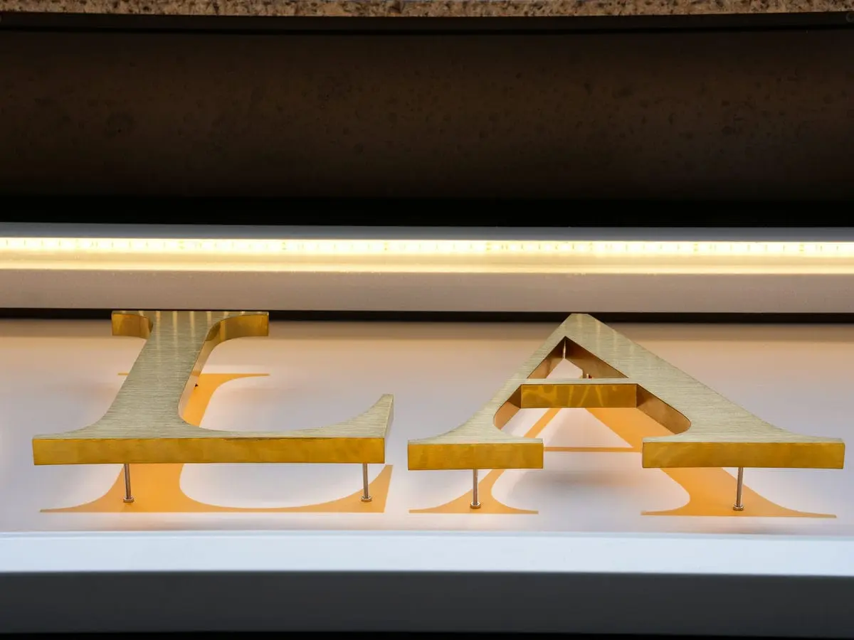 LA vie美容店招牌 8