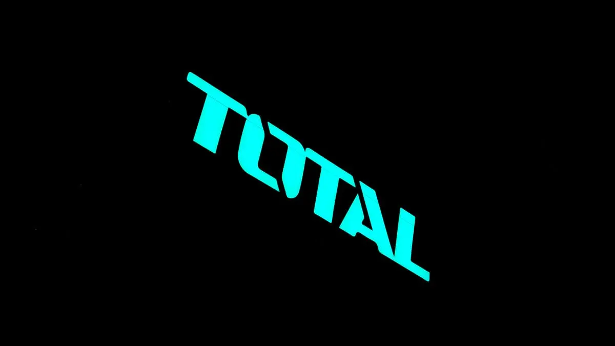 TOTAL工具旗艦店招牌夜間效果 12