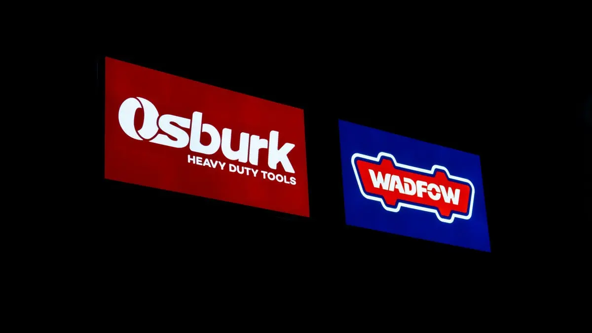 TOTAL工具旗艦店招牌夜間效果 8