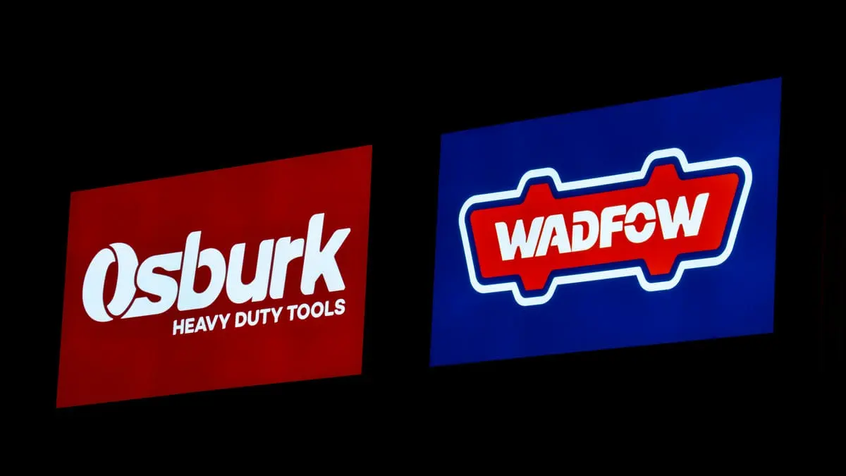 TOTAL工具旗艦店招牌夜間效果 9