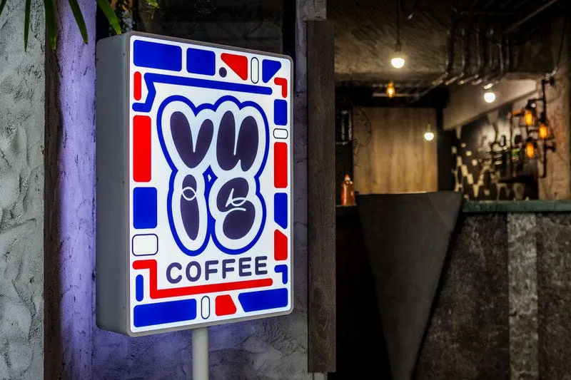 VUIS COFFEE立柱燈箱招牌 1