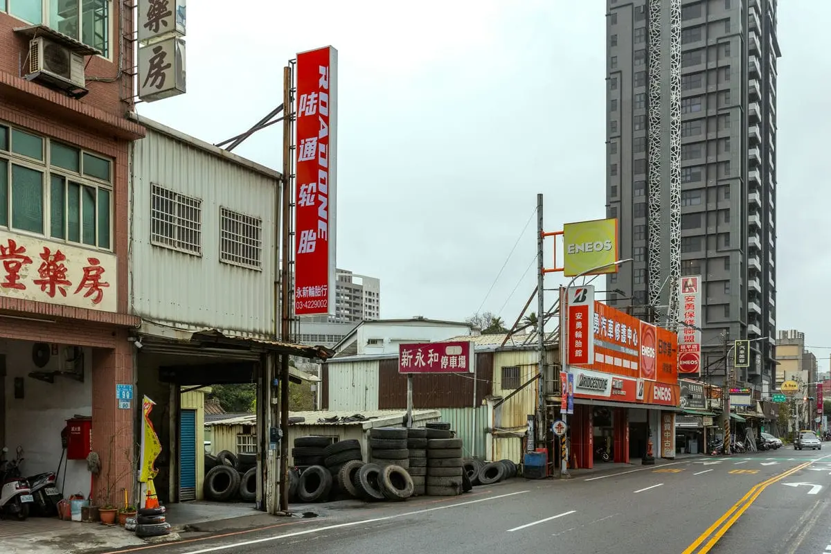 桃園陸通輪胎招牌 1