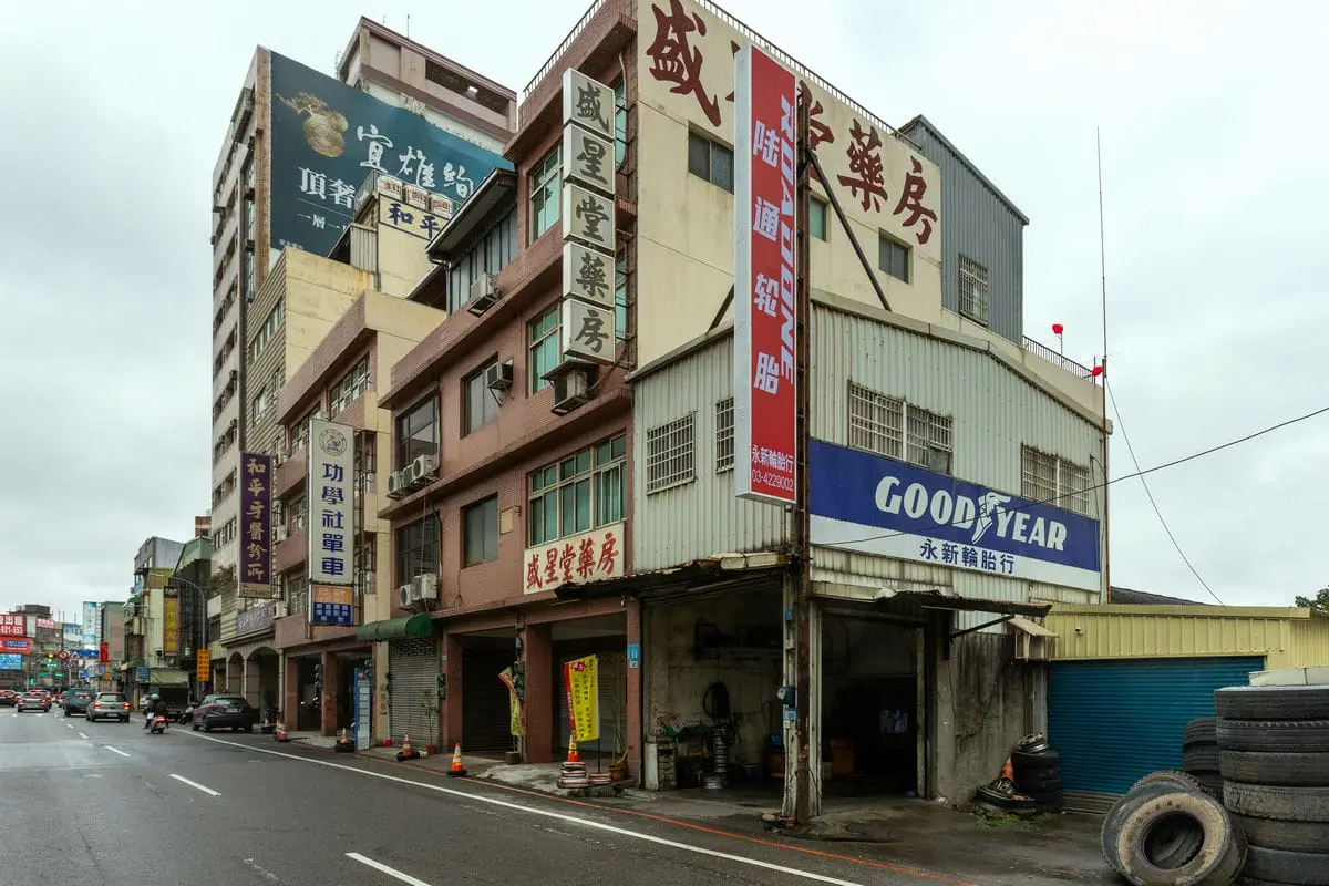 桃園陸通輪胎招牌 3