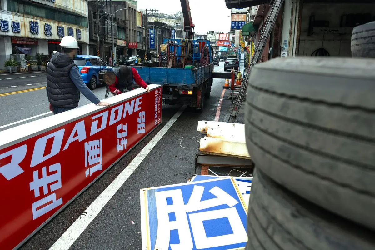 桃園陸通輪胎招牌 9