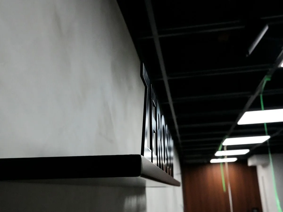 無間科技3mm平板烤漆字+客製造型鐵件 9