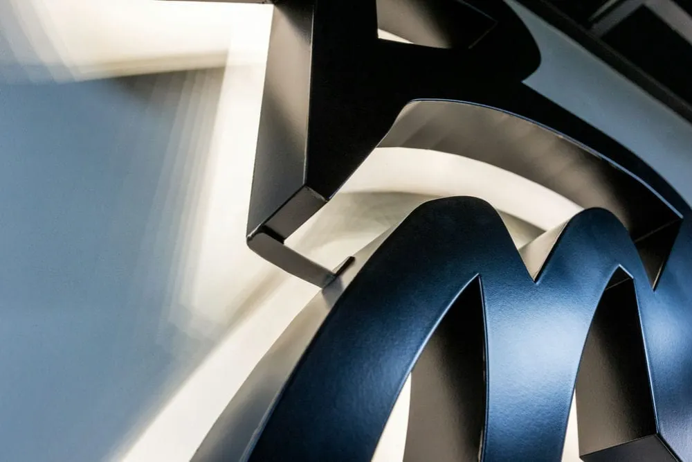 黑鏡科技形象牆招牌 7