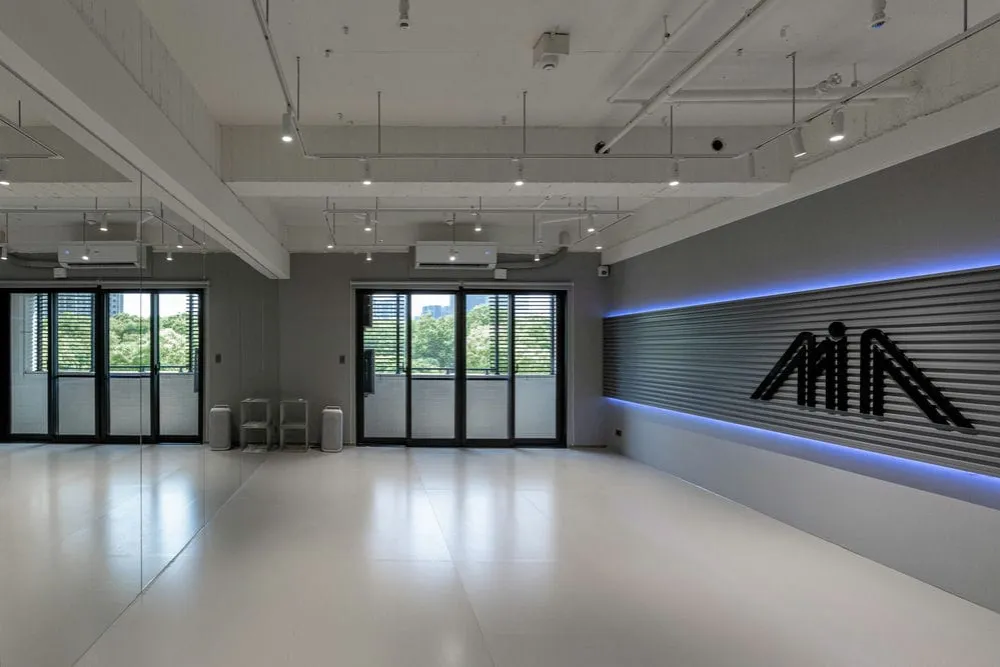 MIA DANCE STUDIO竹北館室內企口板招牌 3