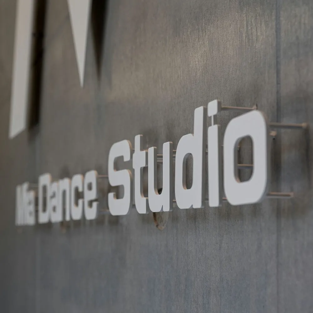 MIA DANCE STUDIO竹北館形象牆平板字招牌 6