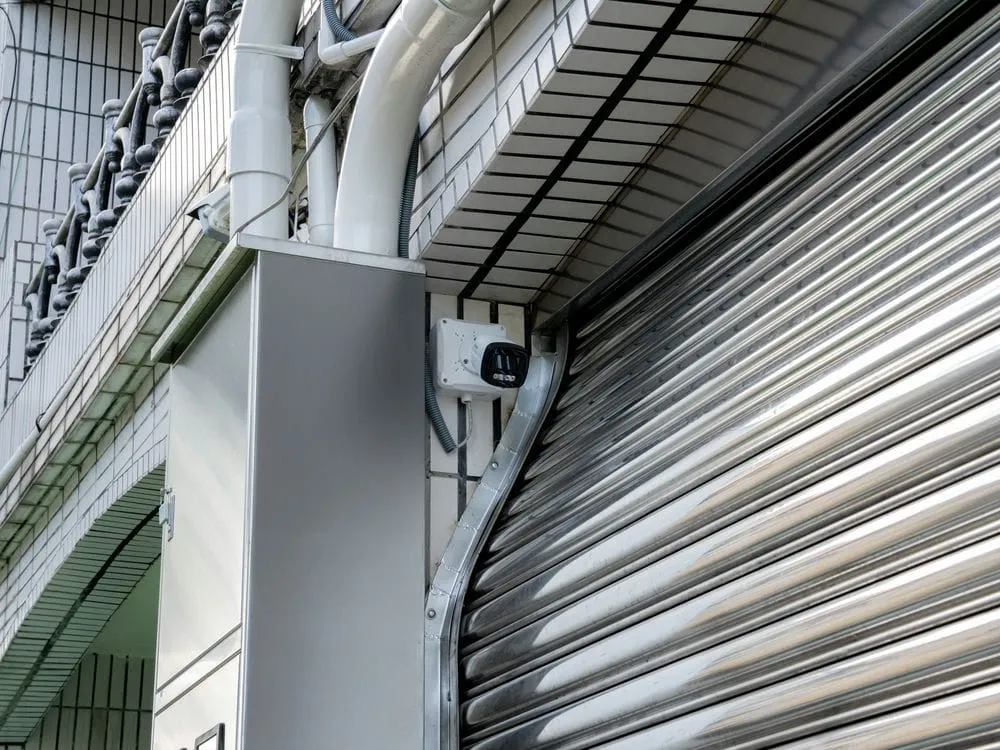 台中太平區富平路工廠門口全彩夜視槍型網路監視器安裝 1