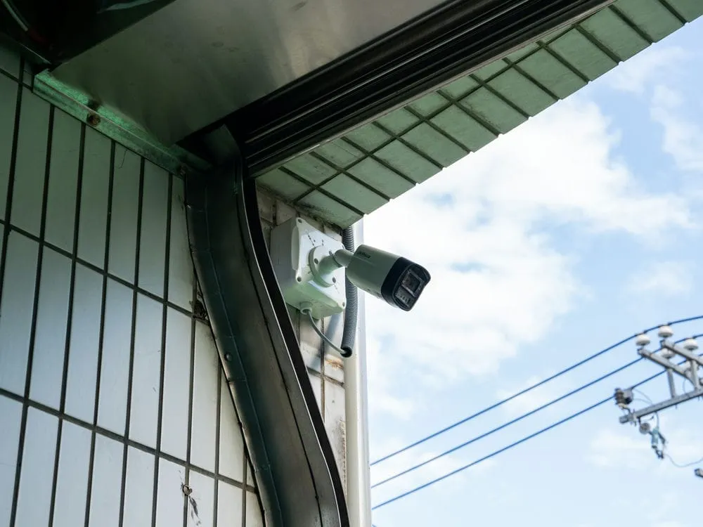 台中太平區富平路工廠門口全彩夜視槍型網路監視器安裝 3