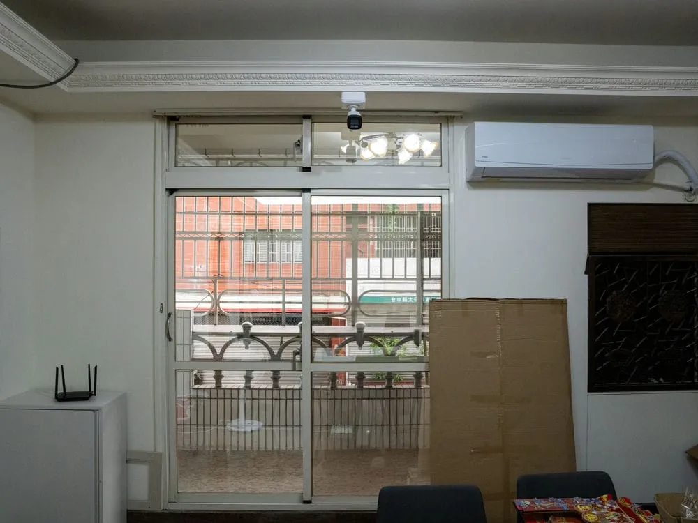 台中太平區富平路辦公室全彩夜視槍型網路監視器安裝 4