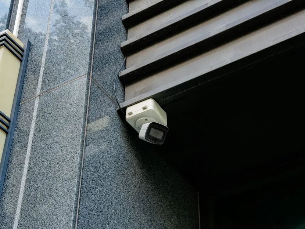 台中旱溪東路二段店面門口槍型紅外線網路監視器安裝 1 v2