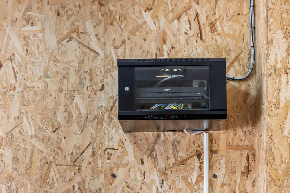 台中軍福十六路倉庫NVR監視器機櫃整線安裝 1