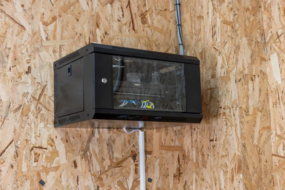 台中軍福十六路倉庫NVR監視器機櫃整線安裝 2