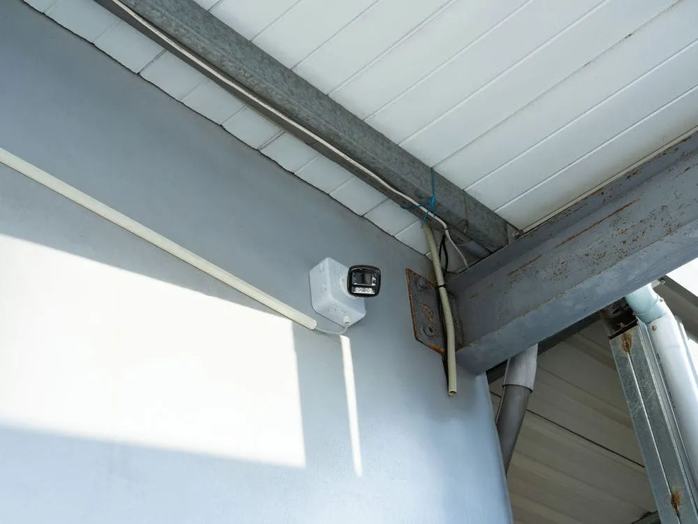 台中軍福十六路倉庫門口槍型網路監視器安裝 2