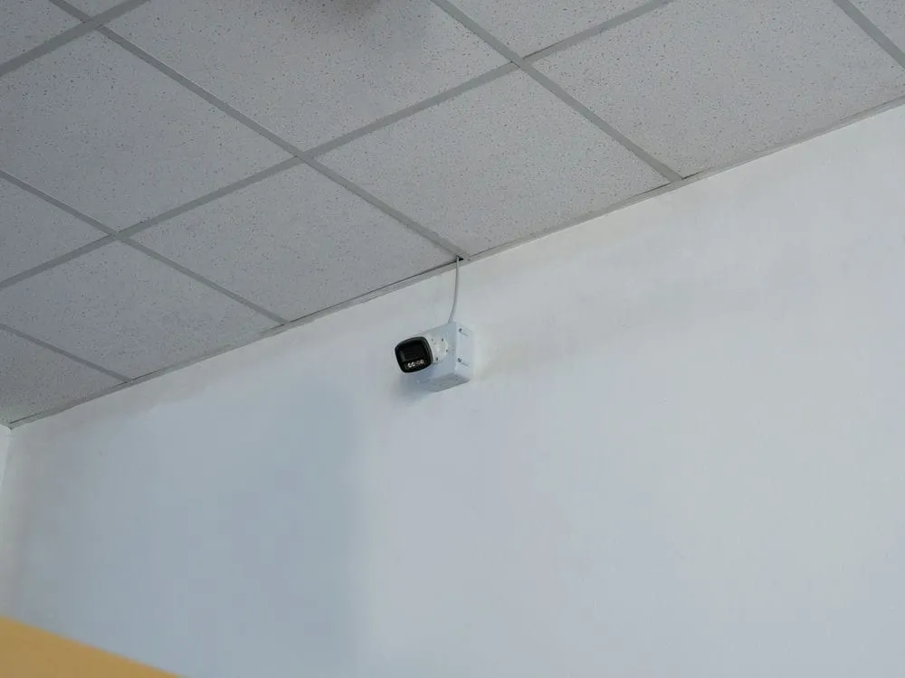 台中軍福十六路倉庫門口槍型網路監視器安裝 3